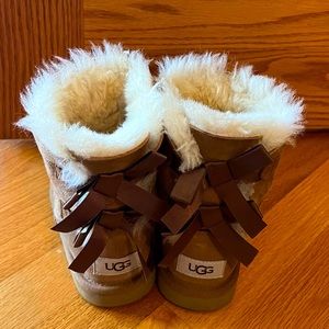 Ugg boots girls size 1